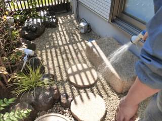 錆砂利や庭石の洗浄