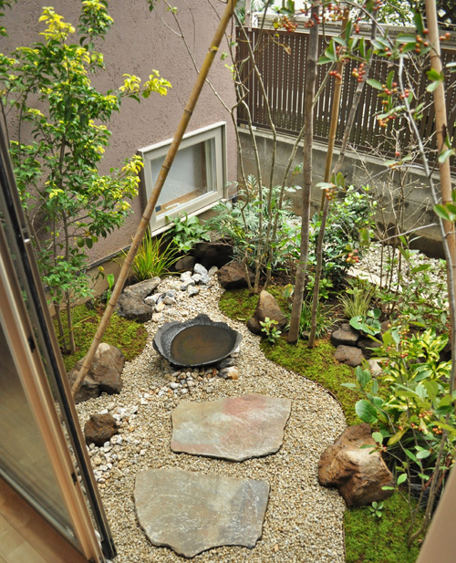 坪庭とは 由来やデザインのポイント 小さな庭や狭い庭の実例も 千葉県 東京都の造園 植栽 庭施工 造園業専門店 新美園