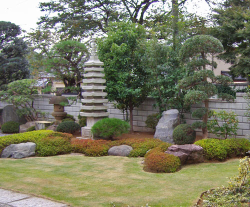 低木の寄せ植えで和庭のデザインを作る