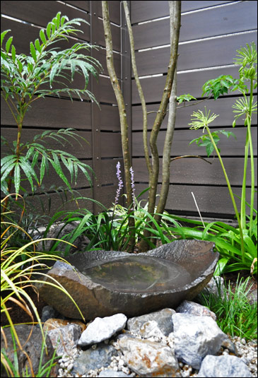 現代的な素材を和庭へ用いる「和モダン」の庭