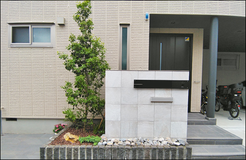 玄関前と道路沿いの花壇へおしゃれな植栽デザインを-豊島区K様邸