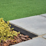 芝刈りや草むしりはウンザリ！芝生撤去や雑草対策を伴う庭リフォームのコツや実例を一挙解説！