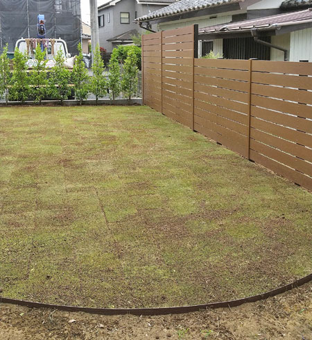 広い芝庭はメンテナンス計画が必要