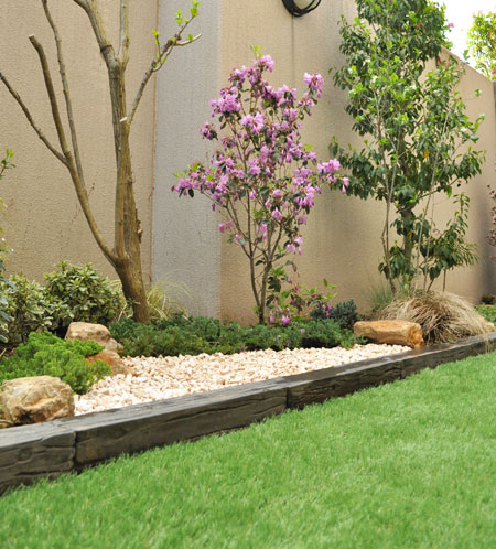 雑草対策(人工芝)と植栽エリアを分ける