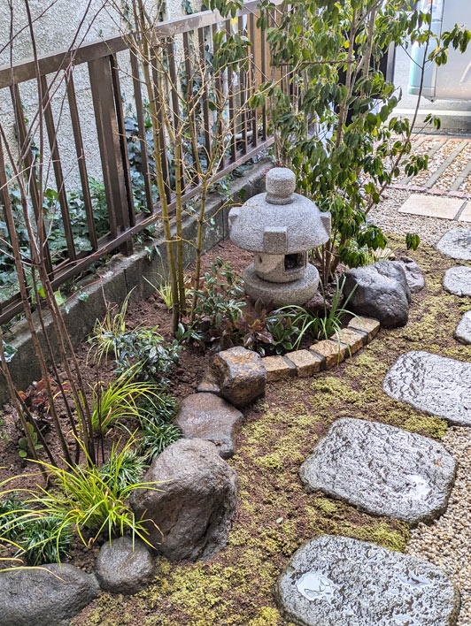 内側から見る和庭の風情