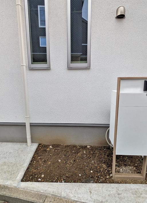 システム門柱が備えられた植栽用スペース